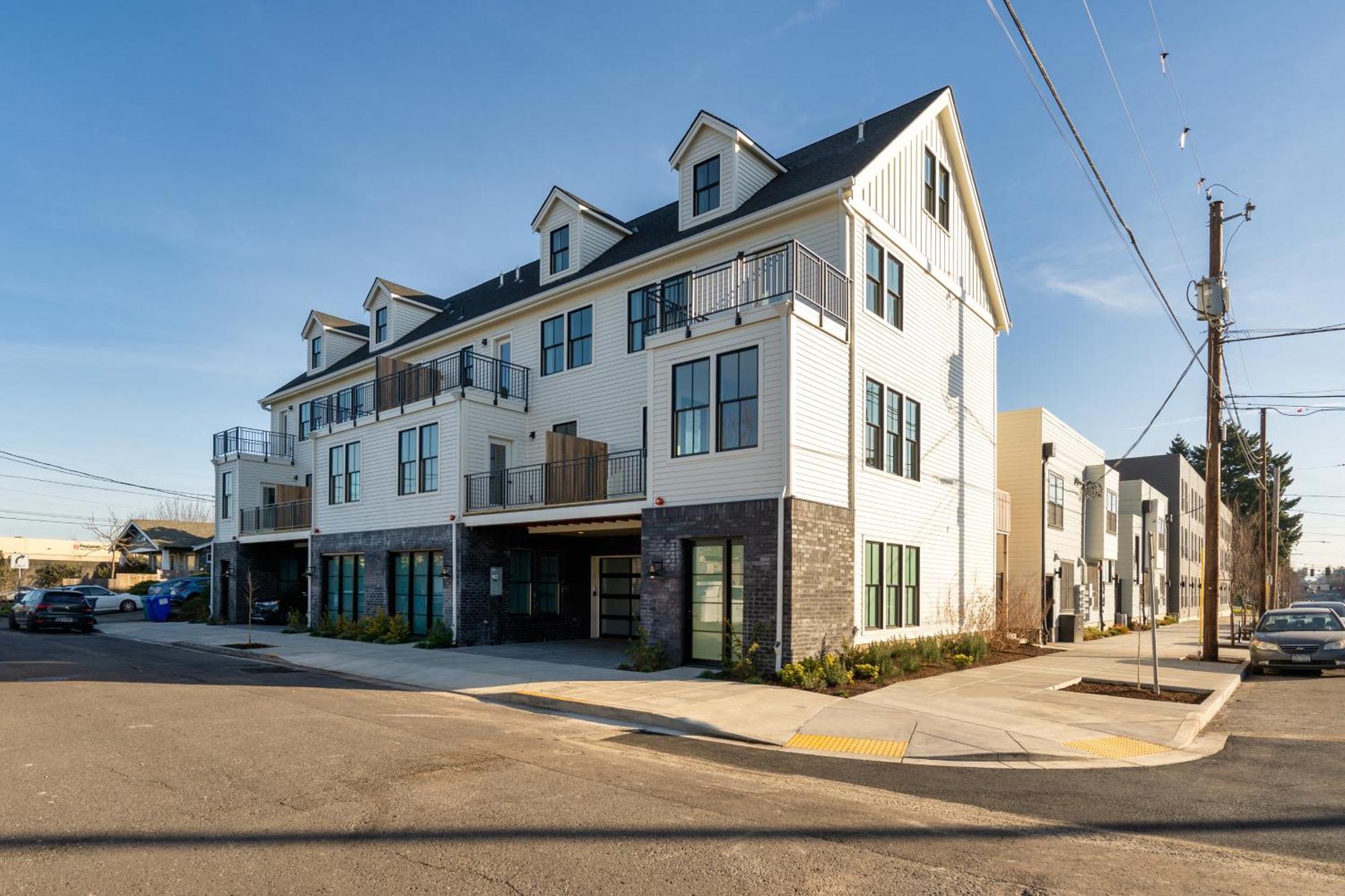 Collection - Outstanding N Tabor Townhouse Compound Sleeps 16 Portland