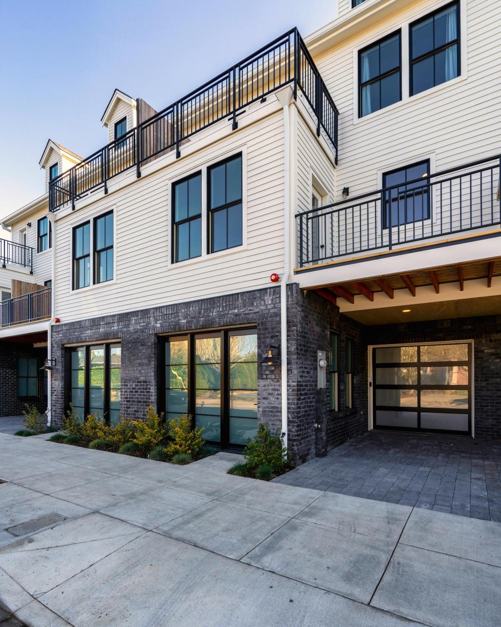 Holiday home Collection - Outstanding N Tabor Townhouse Compound Sleeps 16 *