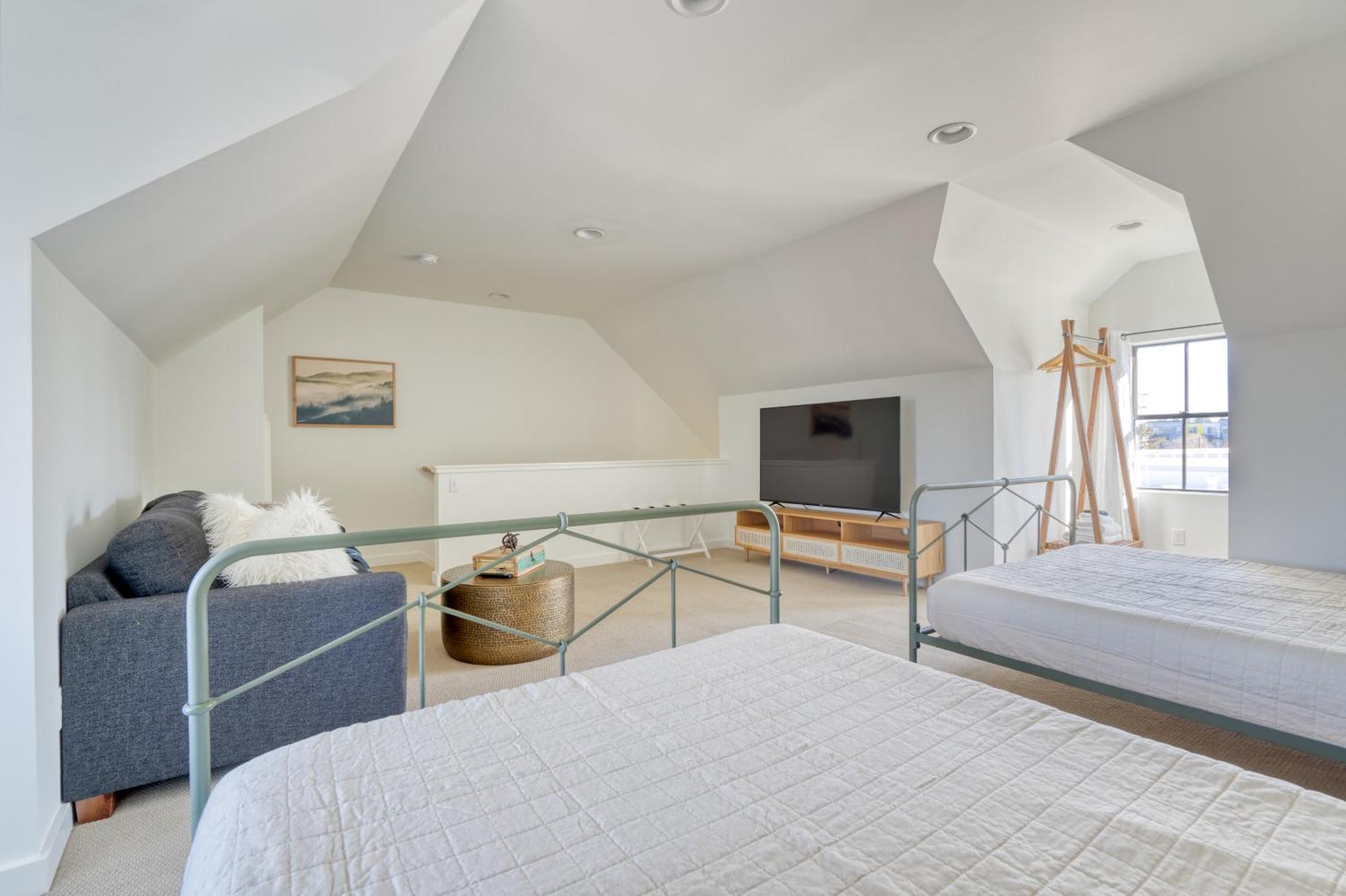 Collection - Outstanding N Tabor Townhouse Compound Sleeps 16 *