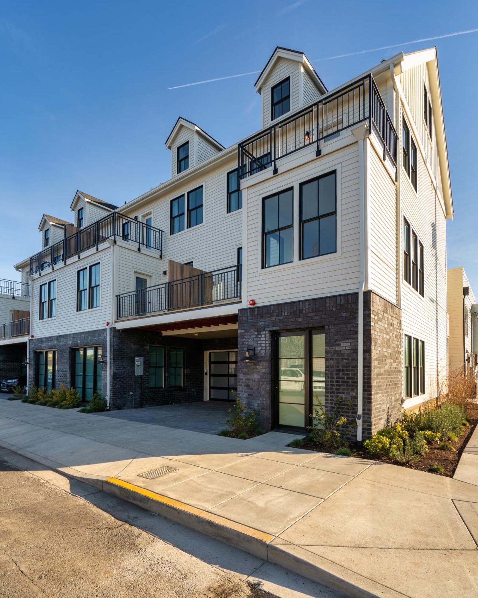 Holiday home Collection - Outstanding N Tabor Townhouse Compound Sleeps 16 *