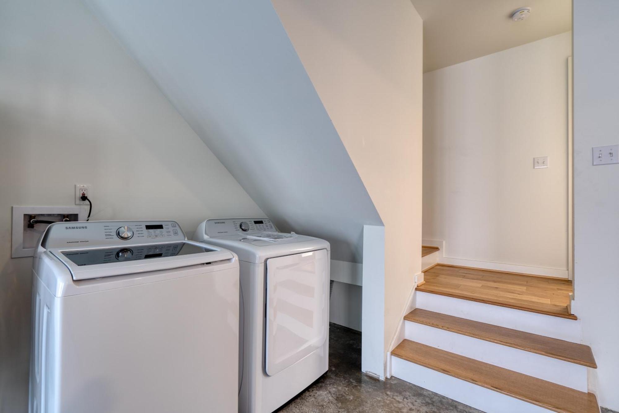 Holiday home Collection - Outstanding N Tabor Townhouse Compound Sleeps 16 *