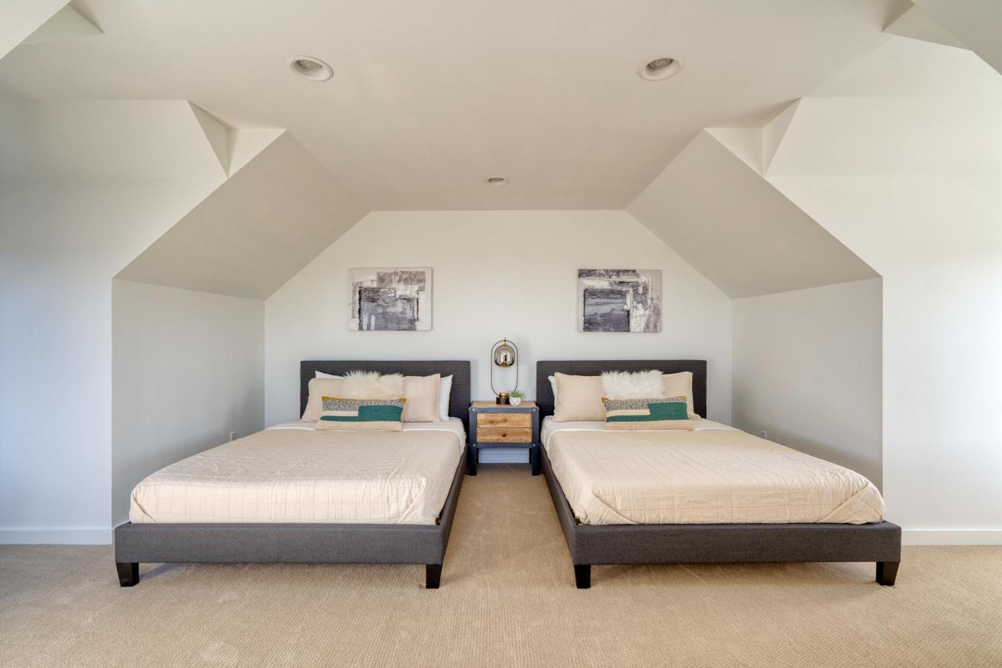 Holiday home Collection - Outstanding N Tabor Townhouse Compound Sleeps 16 Portland