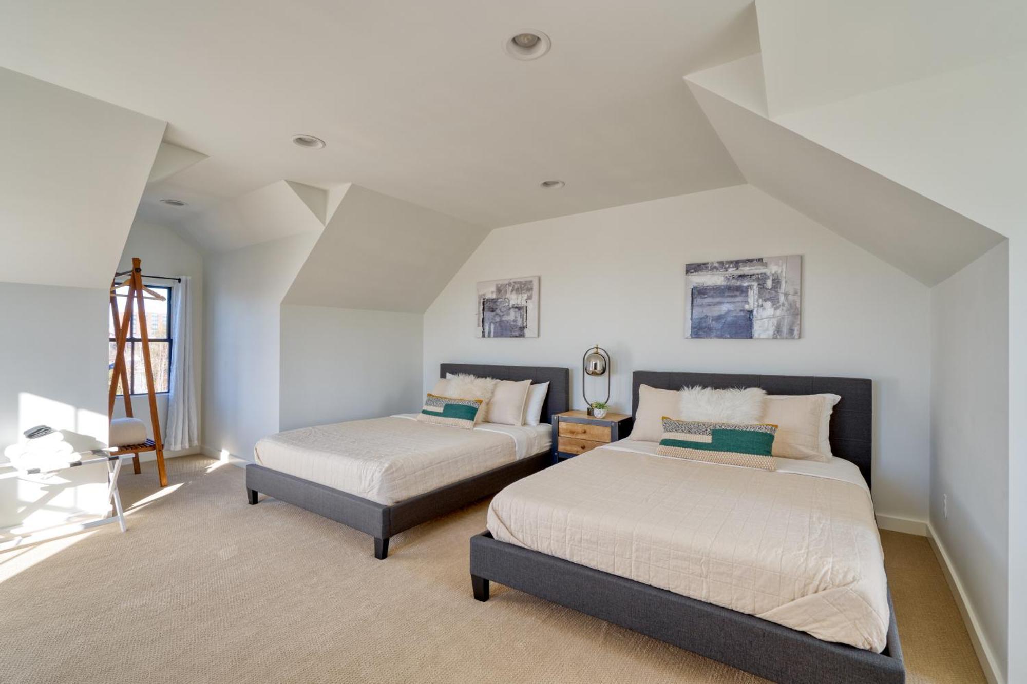 Collection - Outstanding N Tabor Townhouse Compound Sleeps 16 *