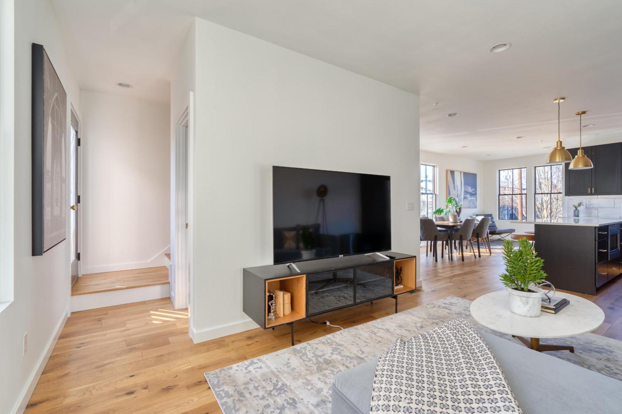 Holiday home Collection - Outstanding N Tabor Townhouse Compound Sleeps 16