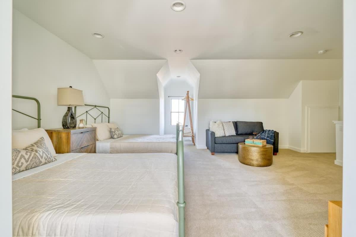 Collection - Outstanding N Tabor Townhouse Compound Sleeps 16 *