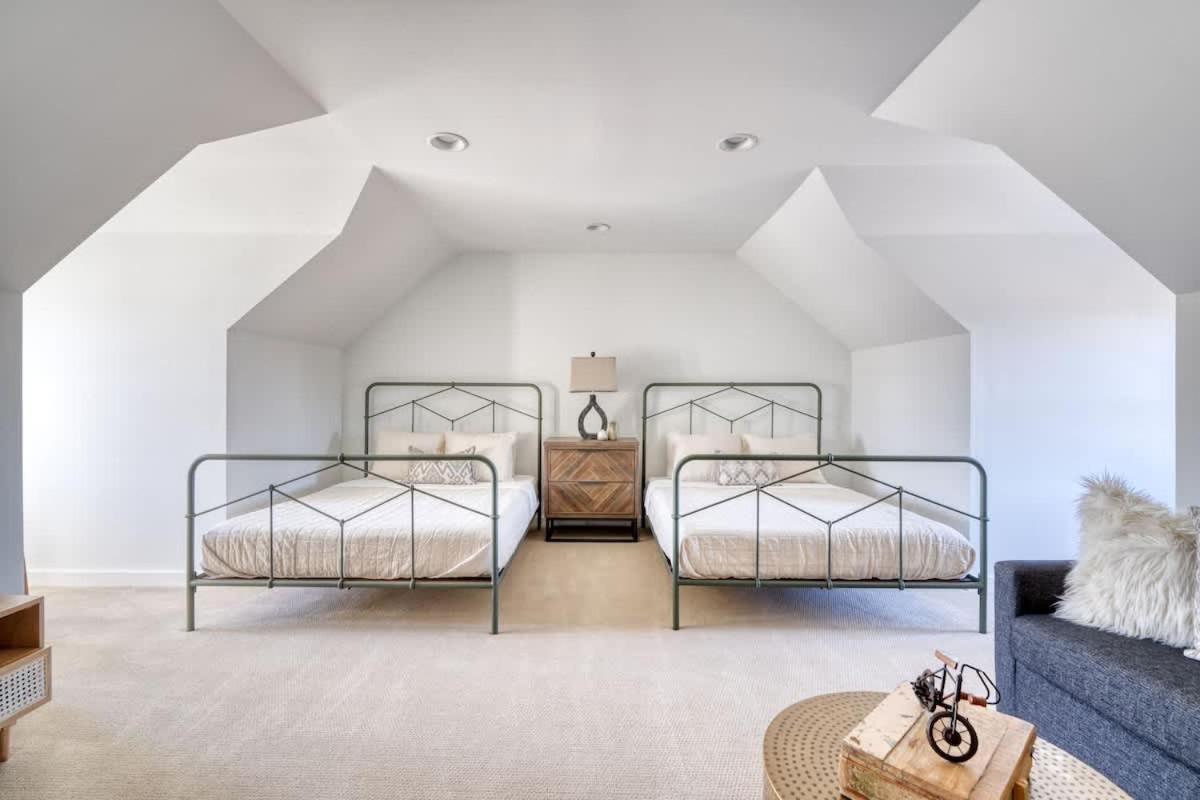 Collection - Outstanding N Tabor Townhouse Compound Sleeps 16 *