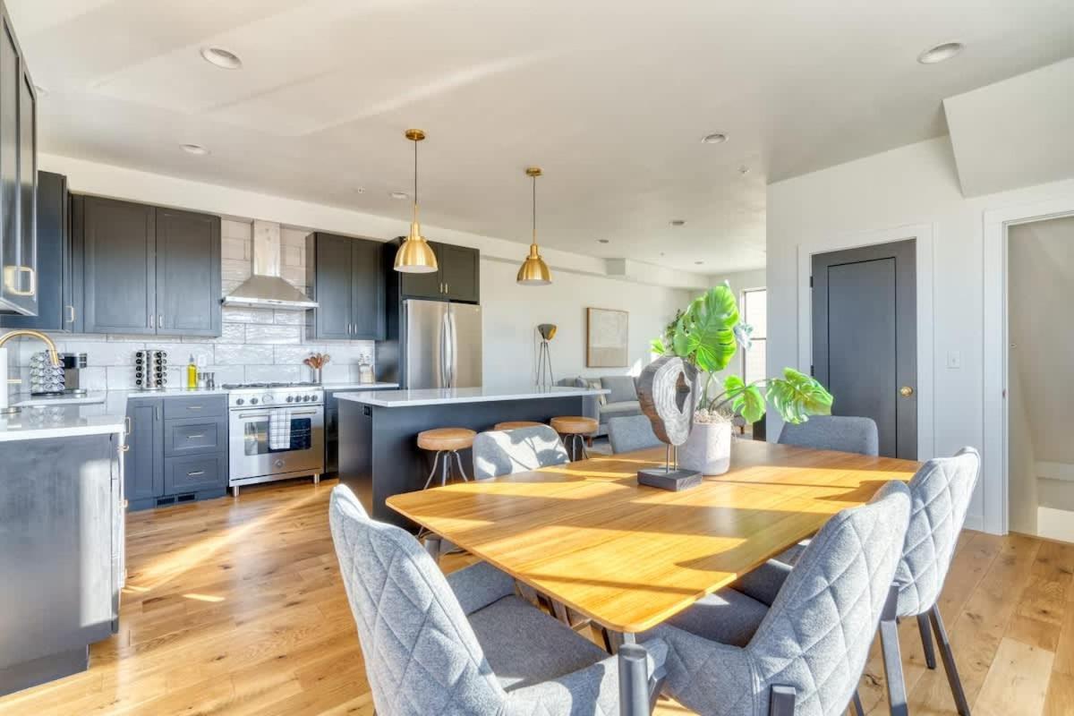 Collection - Outstanding N Tabor Townhouse Compound Sleeps 16 Portland